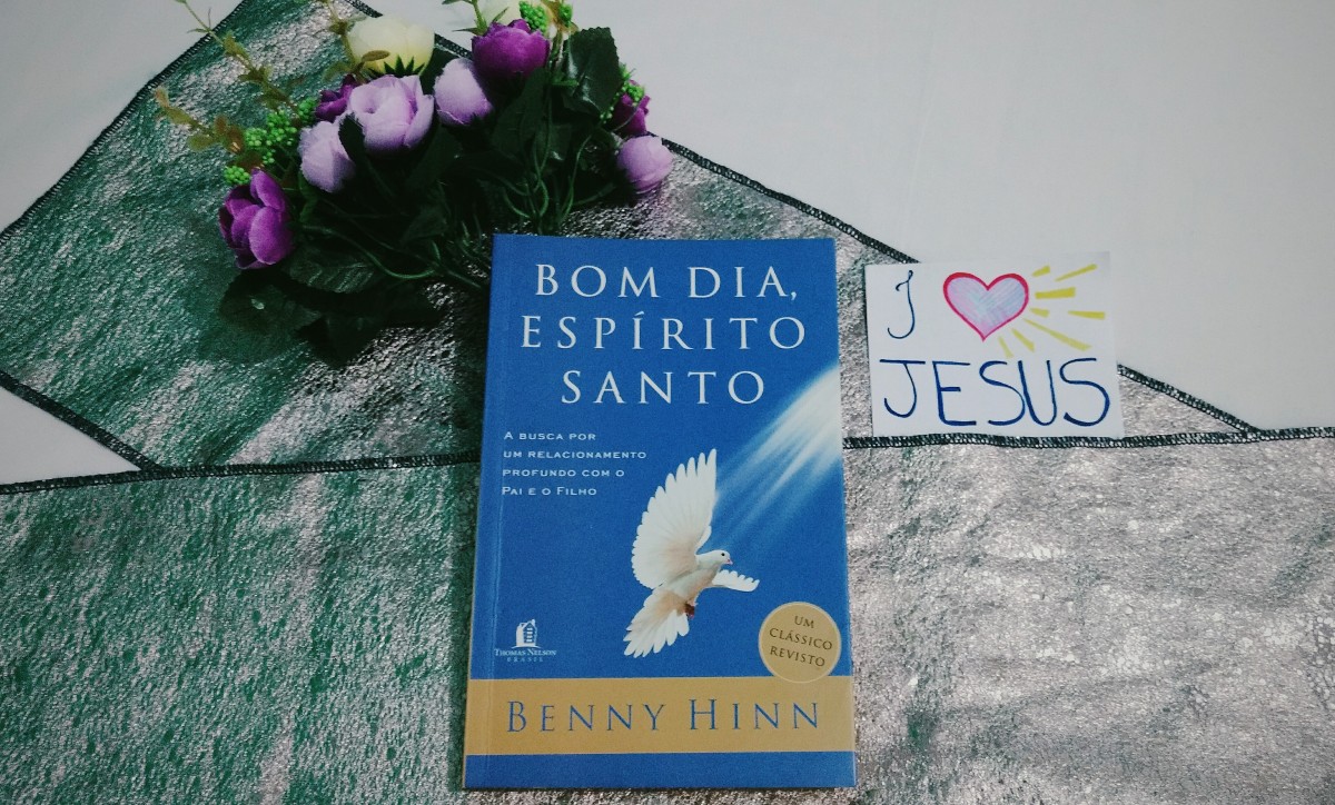 RESENHA] Bom dia, Espírito Santo – Benny Hinn – 𝑀𝑒𝑛𝑖𝑛𝑎 𝑑𝑜  𝐽𝑎𝑟𝑑𝑖𝑚